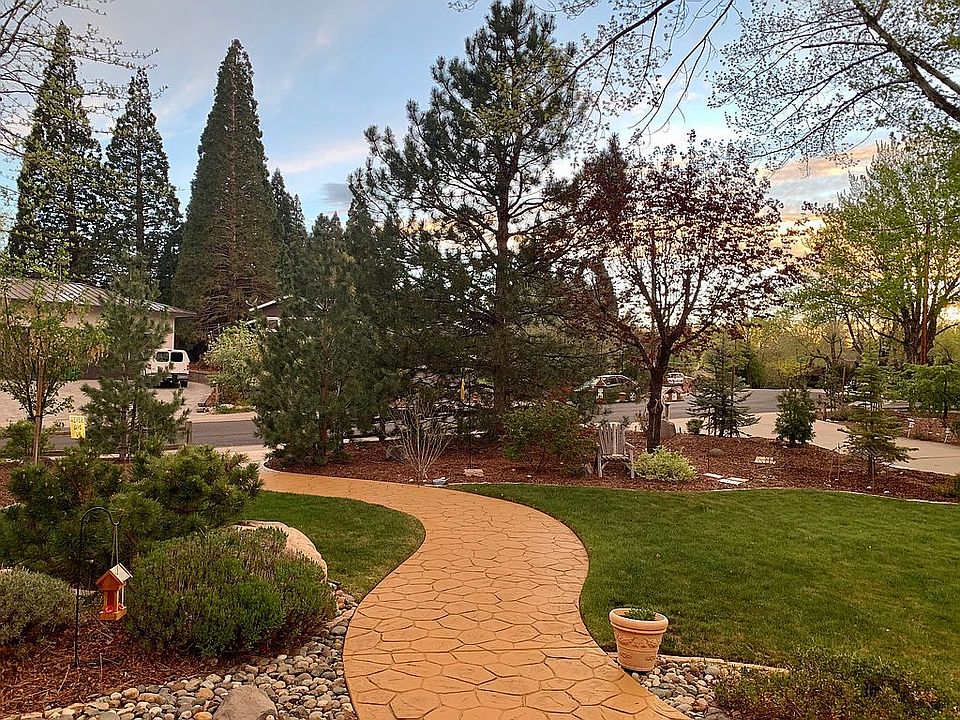 2nd image of 1425 Coronet Dr