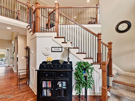 4th image of 106 Creek View Ct