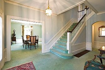 Foyer/din :: 200 St. Francis Blvd.