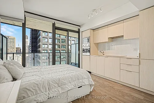 11 Wellesley St W Photo 1