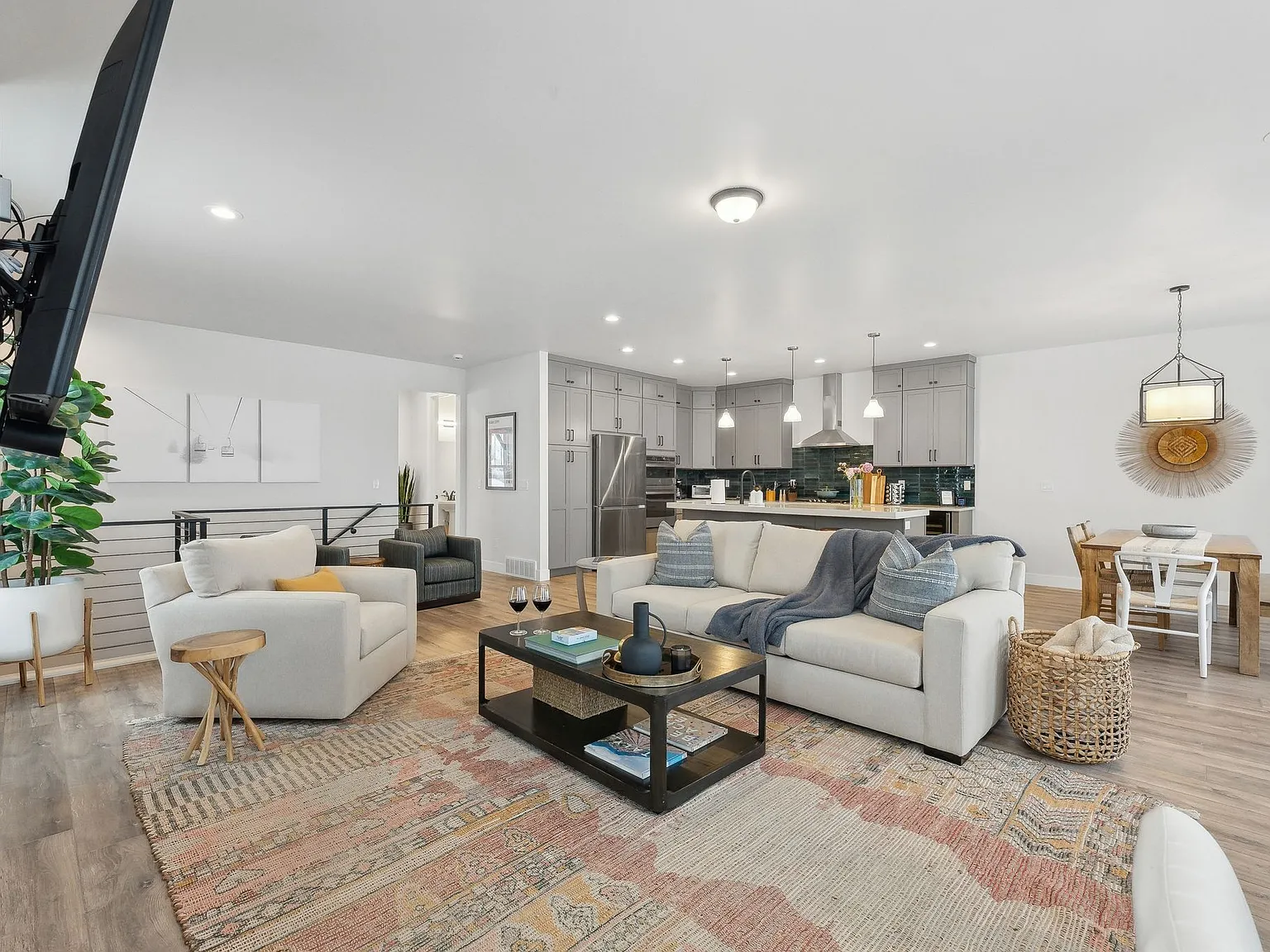 3 bed, 2.5 bath, 2500 sqft, $5,500 — Photo 3