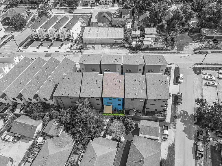 955 Saint Augustine St — Photo 36