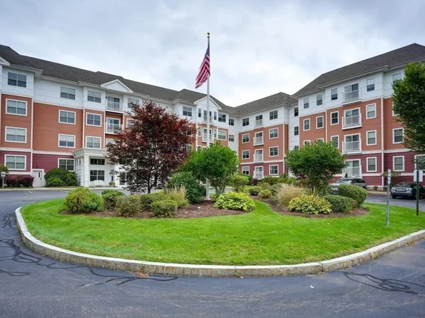 250 Main St Unit 211, Hudson, MA 01749
