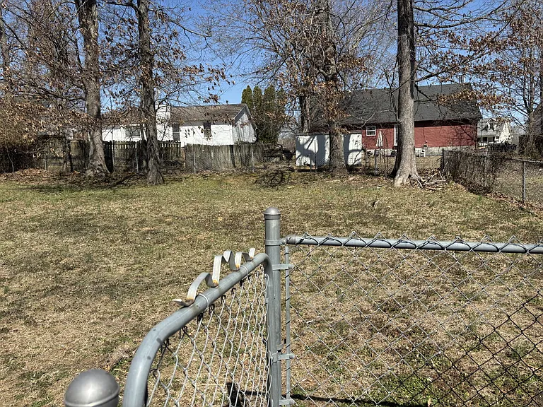363 Donna Dr — Photo 11