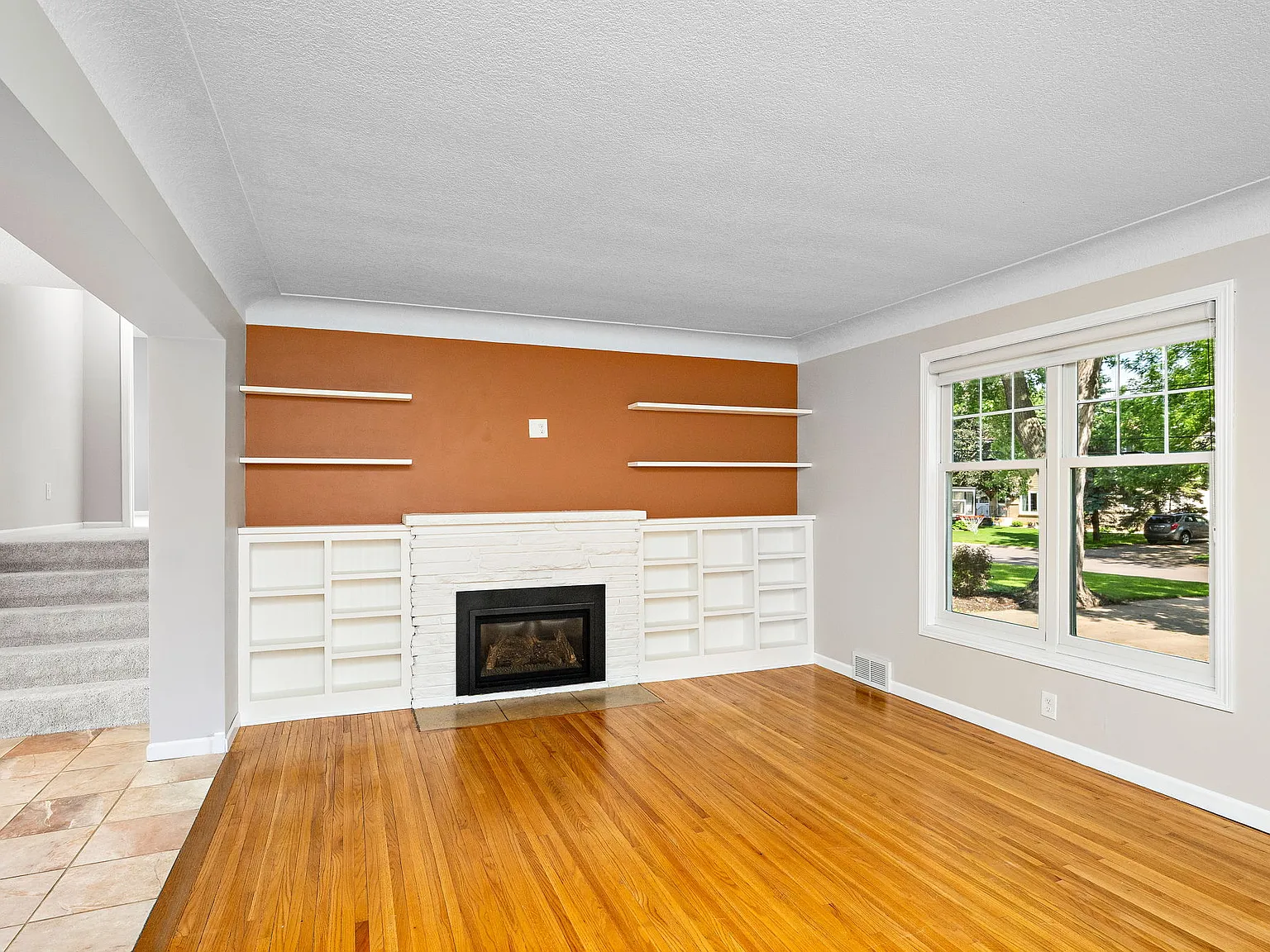 4 bed, 2595 sqft, $3,000 — Photo 2