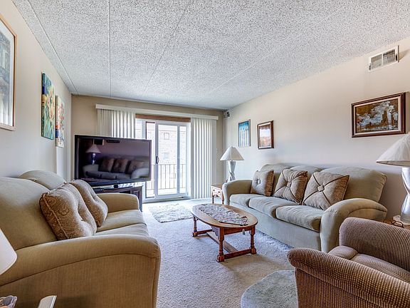 5th image of 4001 W 93rd Pl APT 2E