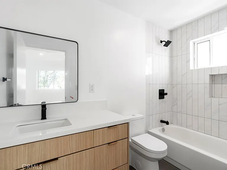 2515 Alsace Ave #1/2 — Photo 13