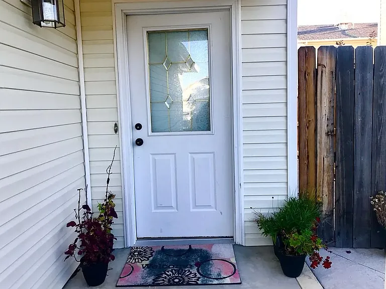 2823 Village Park Dr — Photo 2