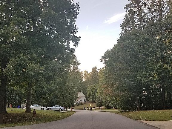 5th image of 612 Dana Ct