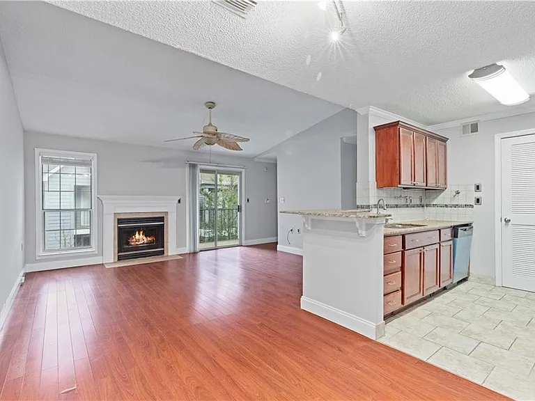 640 Granville Ct — Photo 12