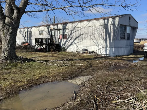 1549 Akersville Rd, Lafayette, TN 37083