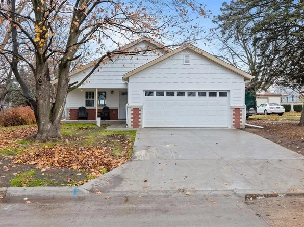 2505 E 40th St, Des Moines, IA 50317