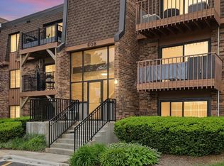 608 Waterford Rd S APT 1B, Schaumburg, IL 60193