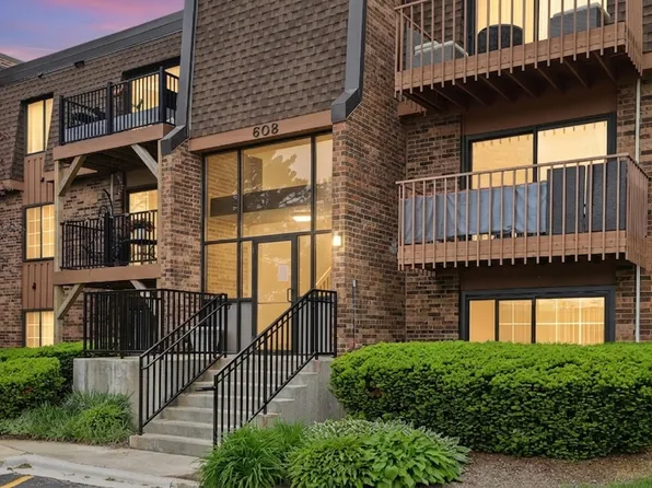 608 Waterford Rd S APT 1B, Schaumburg, IL 60193