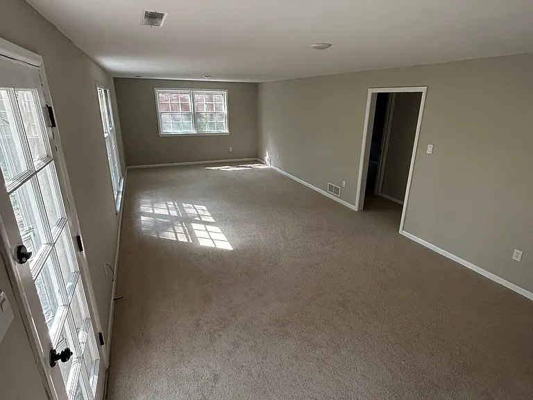 1300 Fieldcrest — Photo 12