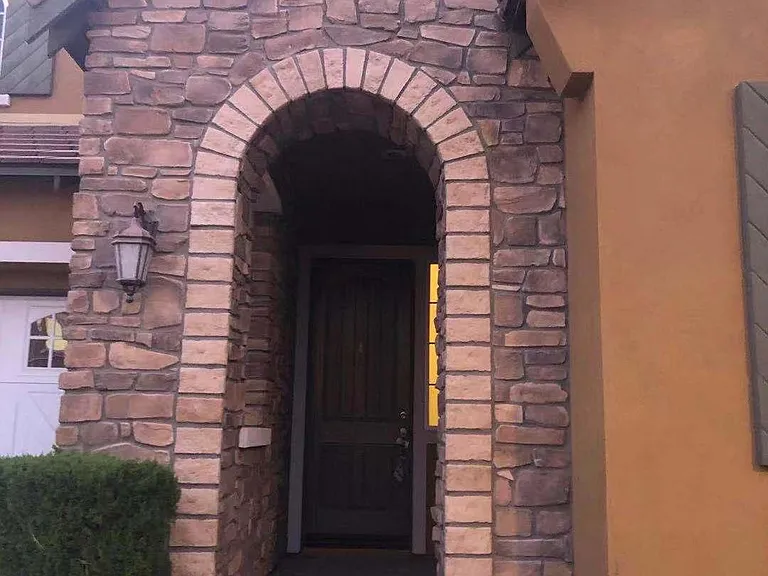 15758 Cortland Ave — Photo 2