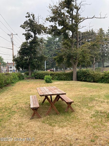 5th image of 404 Manning Boulevard