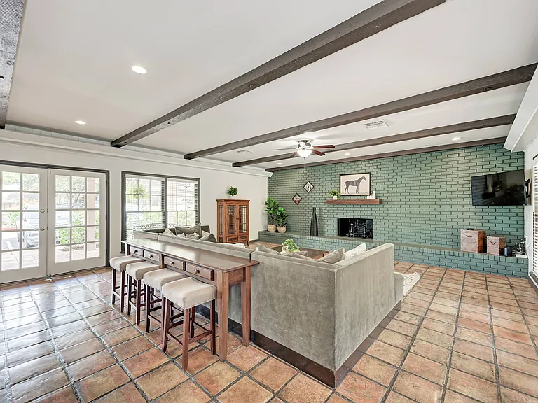 Towne Oaks — Photo 17