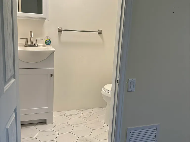 104 Lakeside Dr — Photo 1