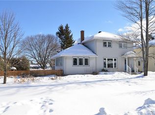 88 Rutherford Ave, Deep River, ON K0J1P0