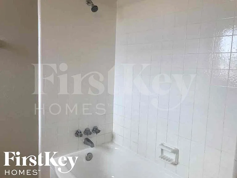 514 E Taylor St — Photo 6