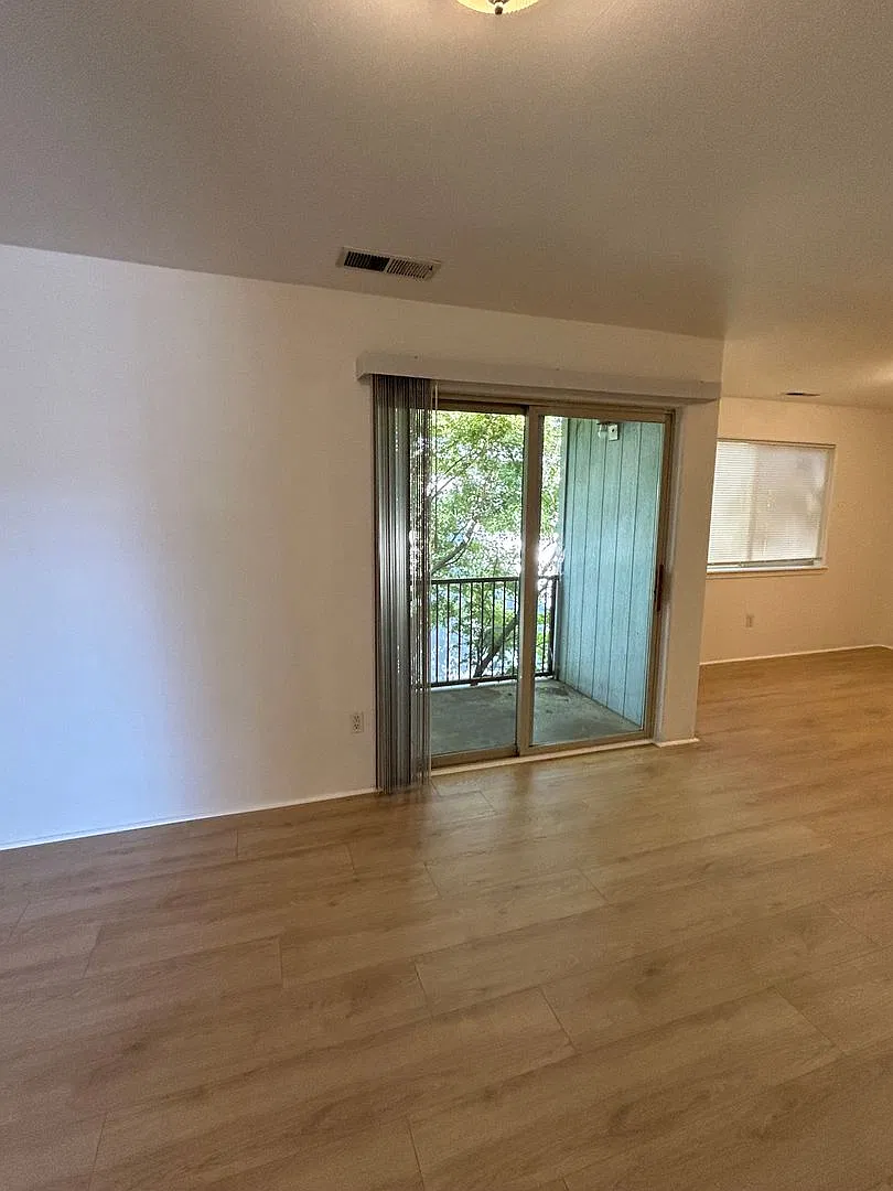 6924-1t - 2130 Crater Lake Ave A-D — Photo 1