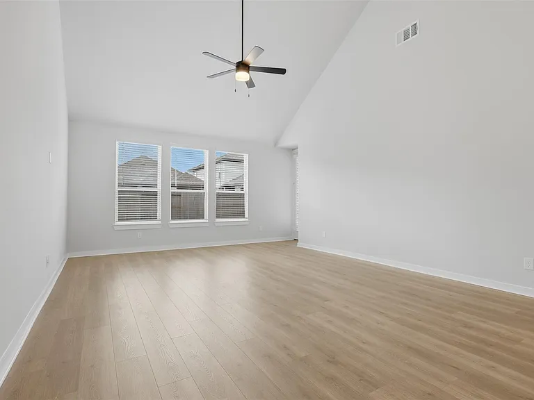 5011 Bowen Prairie Dr — Photo 10