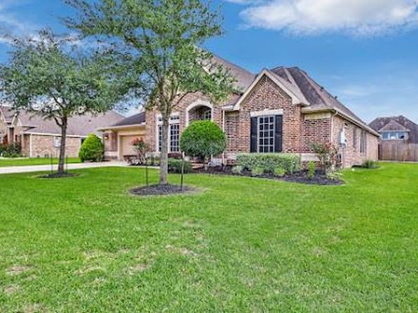 4006 Broadmoor Dr, Mont Belvieu, TX 77523