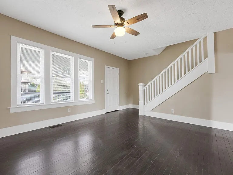 172 S Richardson Ave — Photo 3