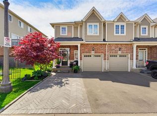 100 Chester Dr #16, Cambridge, ON N1T0C8