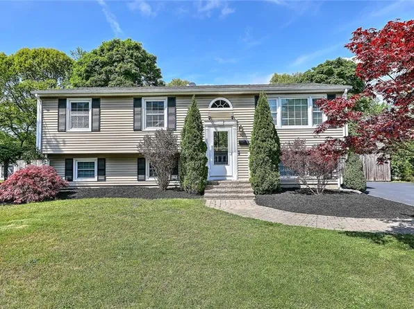 50 Larochelle Ave, Warwick, RI 02889