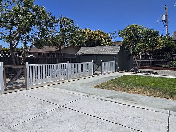 2nd image of 147 W Rosemary Ln