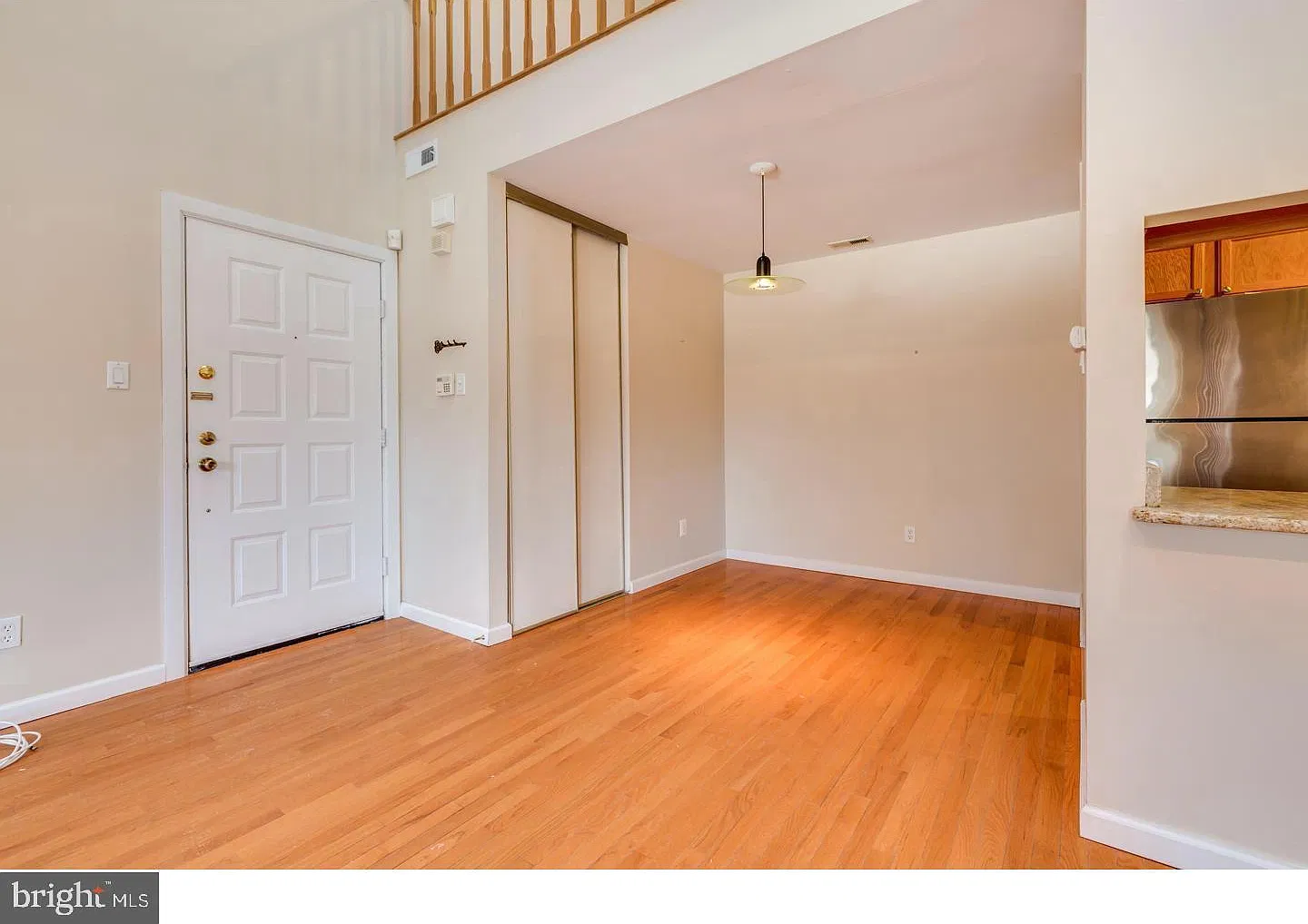 2 bed, 2.0 bath, 996 sqft, $2,500 — Photo 2