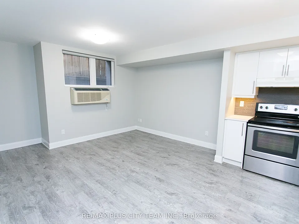 686 Bathurst St #L03