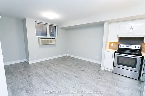 686 Bathurst St #L03 Photo 1 686 Bathurst St #L03 Photo 1