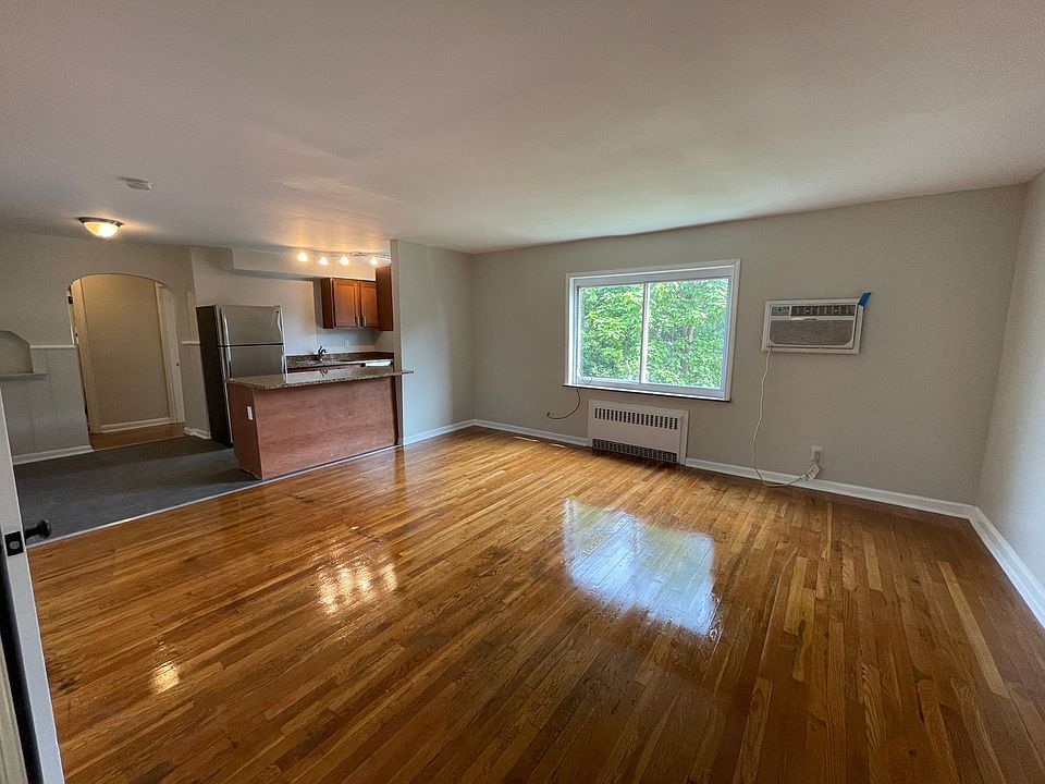 1st image of 3036-3040 Hackberry St #3040-7