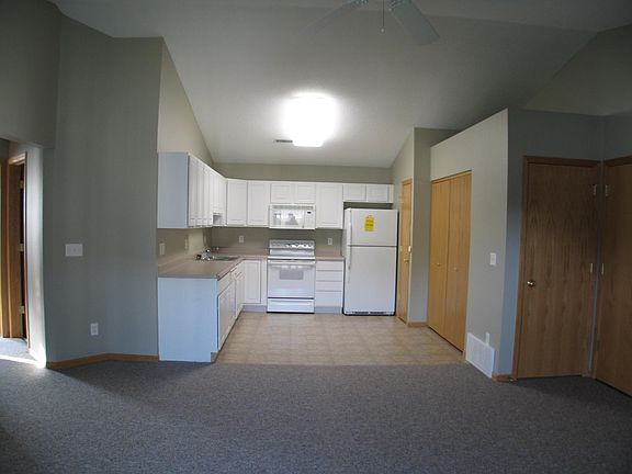 2nd image of 10 Green Meadow Ct #80-02