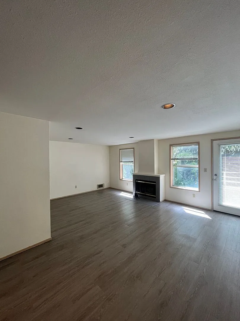 Boston West Apartments — Photo 2