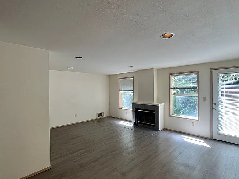 Boston West Apartments — Photo 2