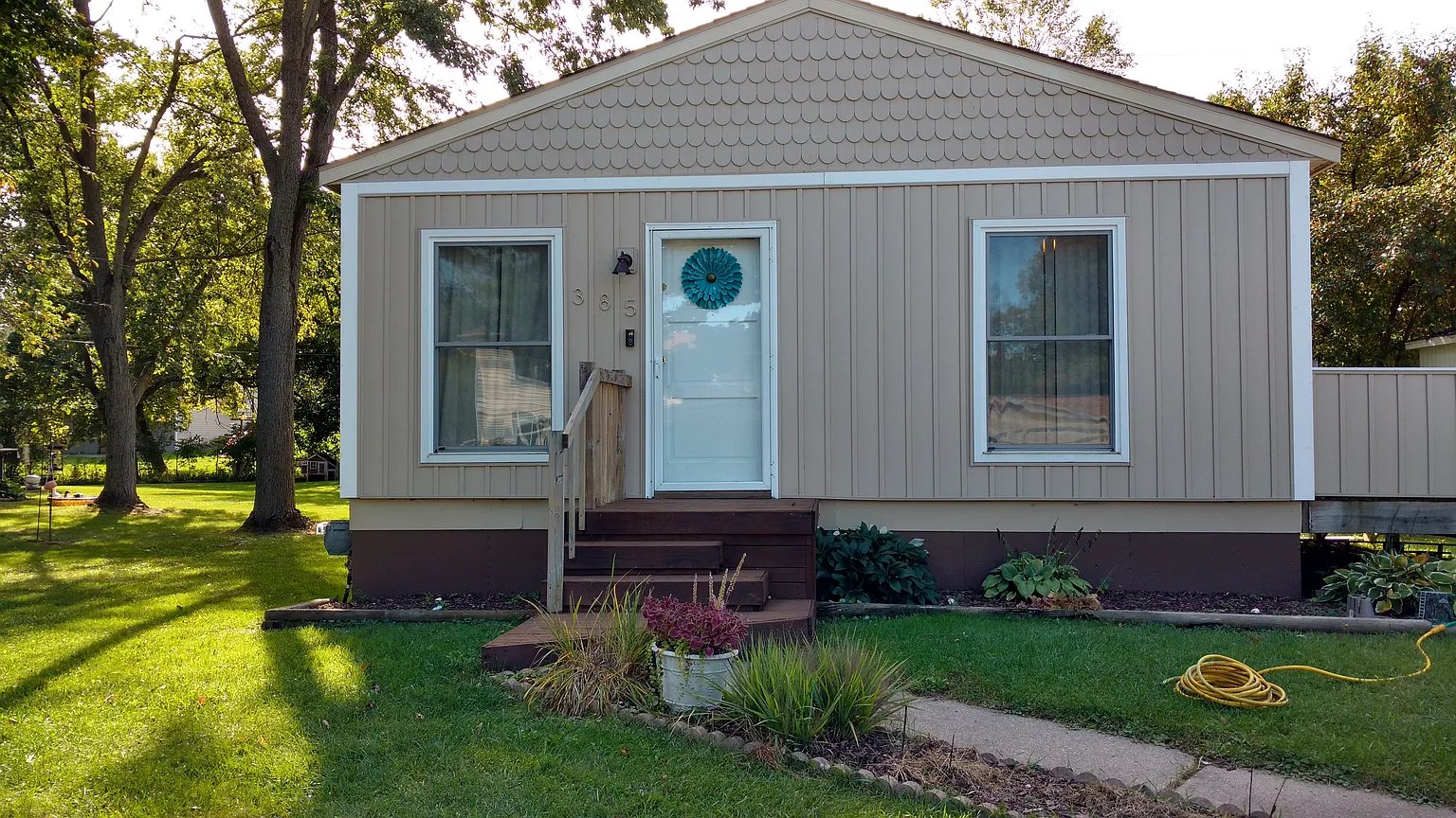 385 Alberta St photo 1