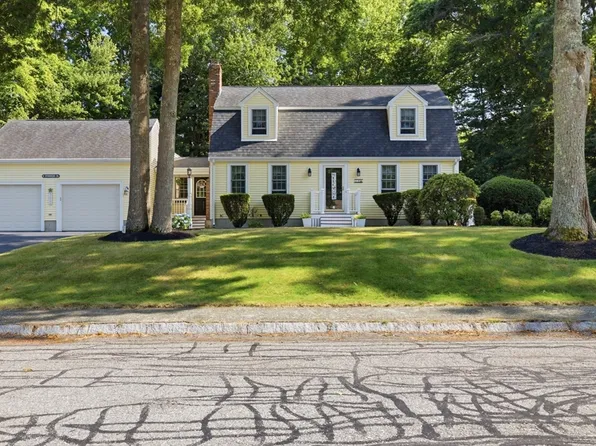 10 Wynnwood Cir, Bridgewater, MA 02324