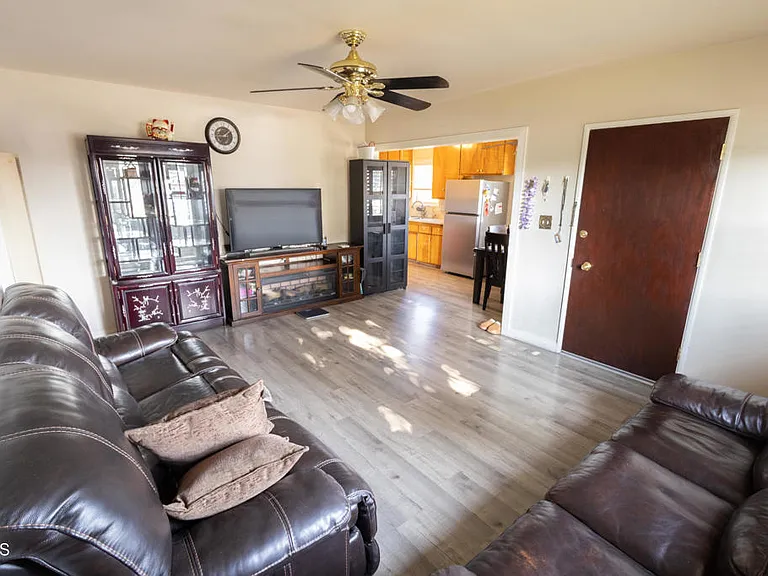 416 N Ellen Dr — Photo 2