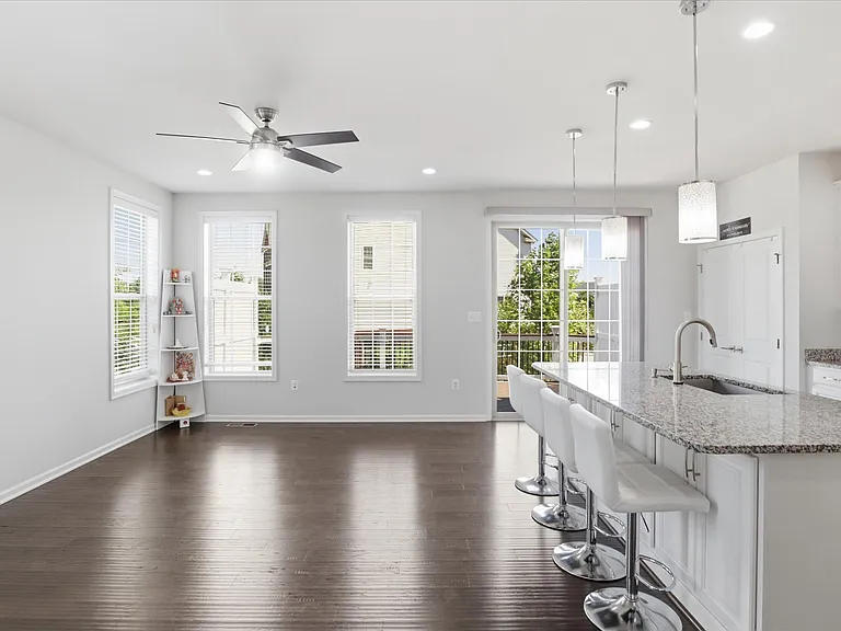 23755 Hopewell Manor Ter — Photo 13