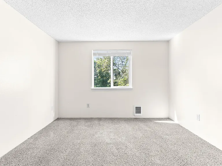 Charbern Apartments — Photo 29