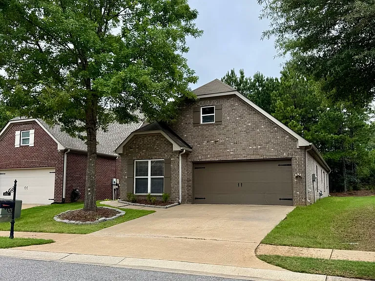 2722 Oxmoor Way — Photo 2