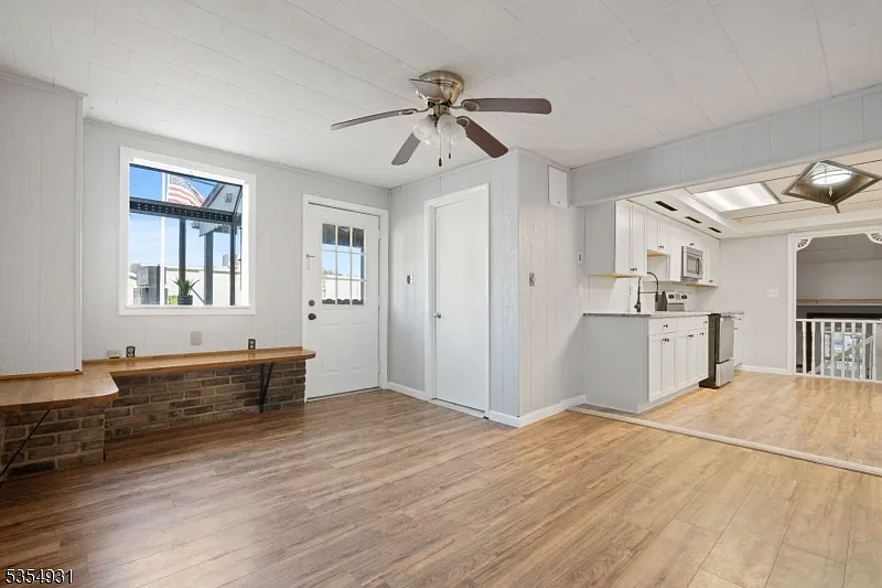 2 bed, 1.0 bath, $2,000 — Photo 4