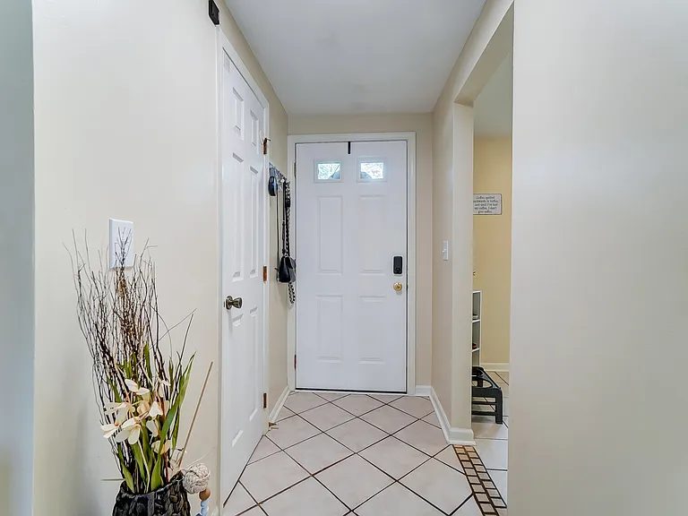 8064 Hetz Dr — Photo 6