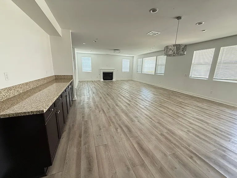 14072 Volare Ct — Photo 38