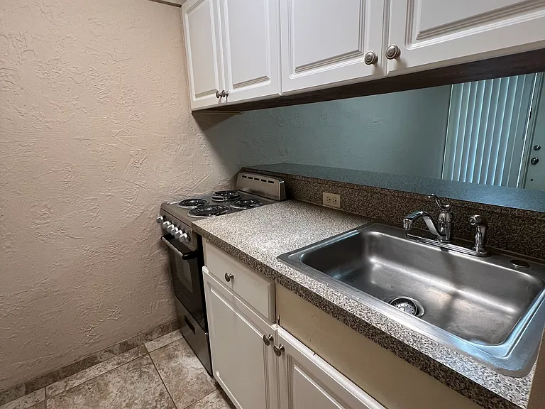 2501 NE 11th St #8 — Photo 8
