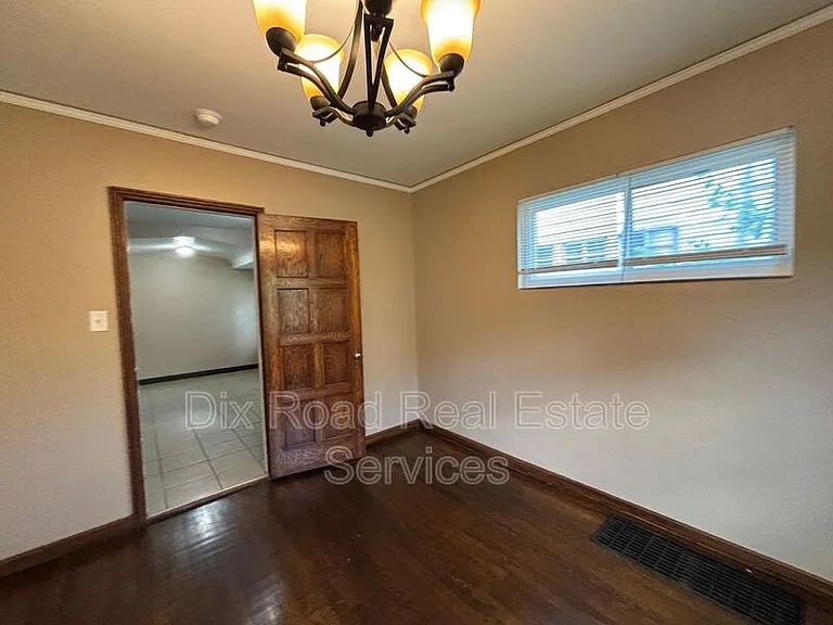 1927 Burroughs Dr — Photo 13